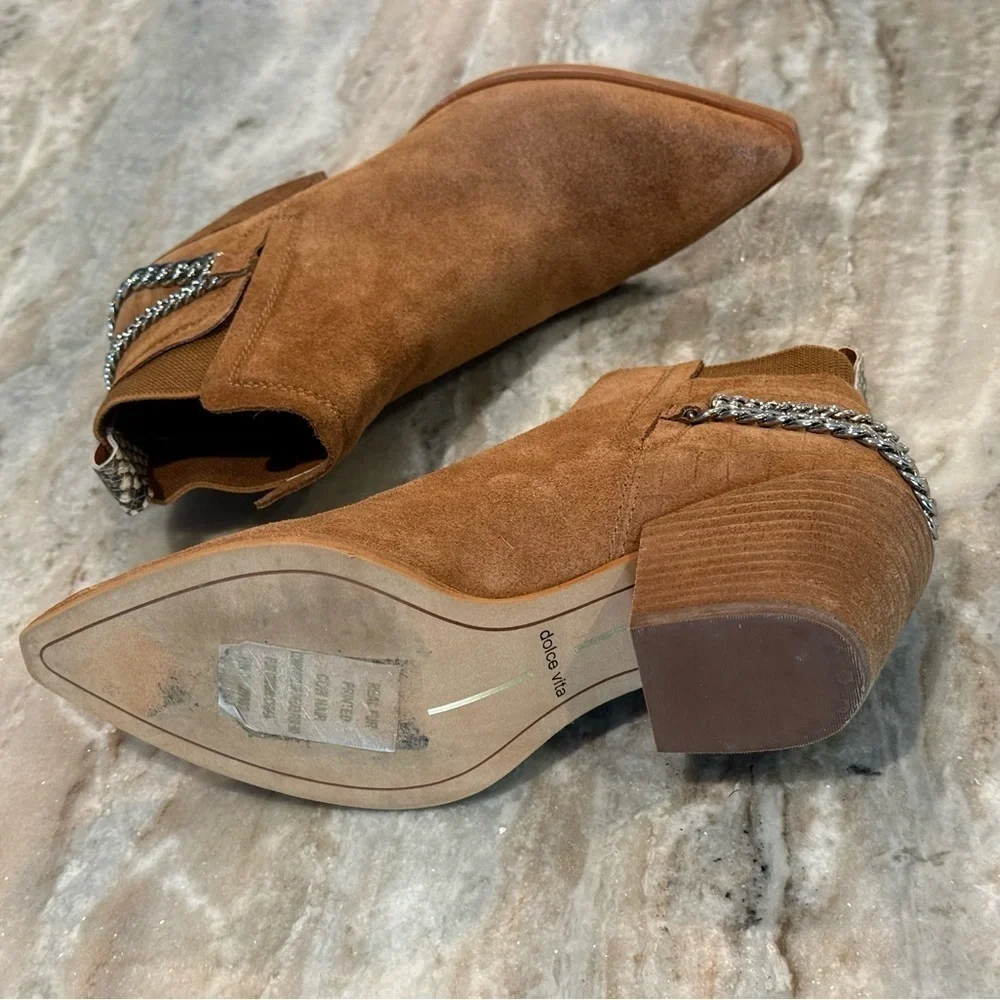 Women’s DOLCE VITA Shelah suede ankle boots- Size 6